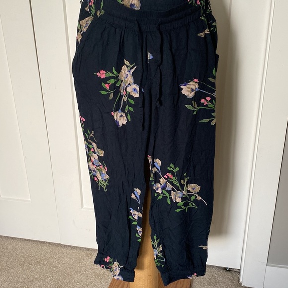 Oneill haram capris. - Picture 2 of 6